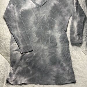 NWOT Beeson River Gray Tie-Dye V-Neck Sz L Women's Top/Tunic